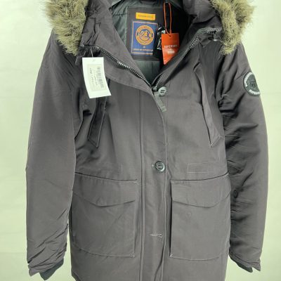 کاپشن برندSUPERDRY