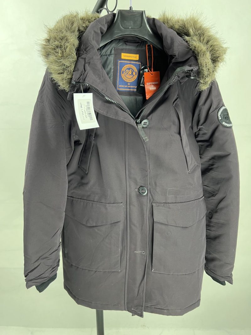 کاپشن برندSUPERDRY